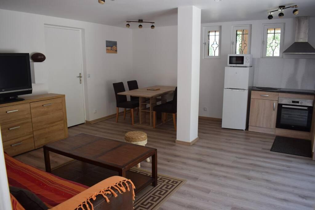 Appartement Neuf Et Independant Dans Rez-De-Villa Vallauris Exteriér fotografie